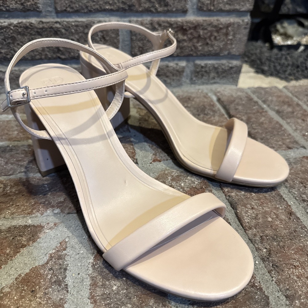 BP. Womens Nude Tan Block Heel Ankle Strap Sandals Size 10M Minimalist Buckle